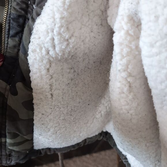 Love Tree Sherpa Drawstring Camouflage- Removable Fur-Trimmed Women's Jacket - Picture 11 of 13